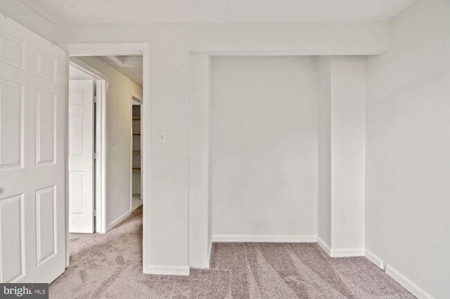 Building Photo - 302 Ridgecrest Ct