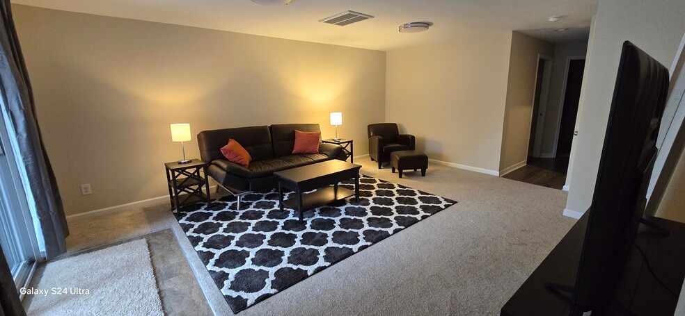 Primary Photo - 14423 Hamletville St