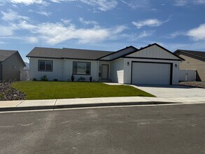 Building Photo - New Construction 3 bed, 2 bath!