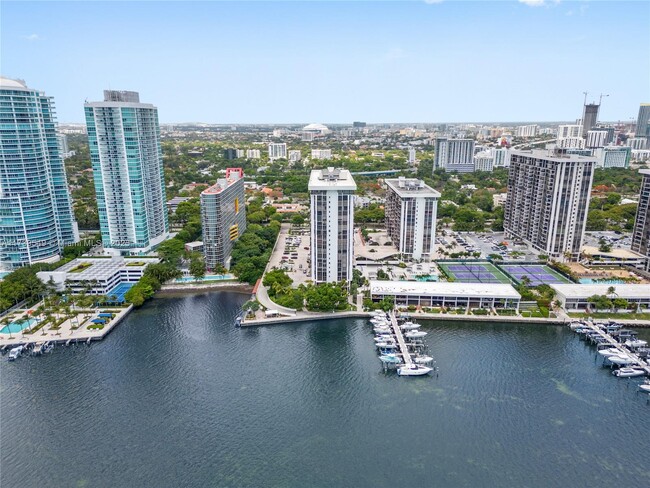 Building Photo - 1925 Brickell Ave