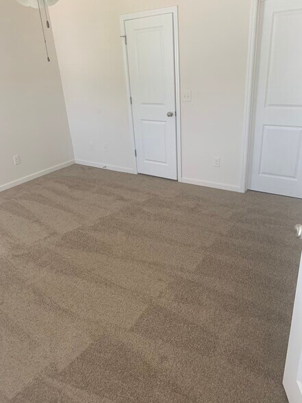 Building Photo - 215 Orange Pond Ct