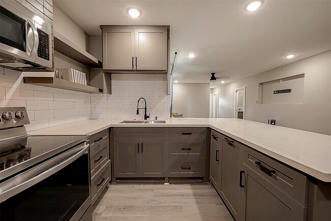 Building Photo - 3014 Delia St