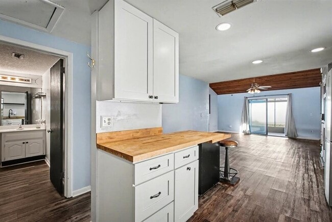 Building Photo - 569 Arcadia Dr