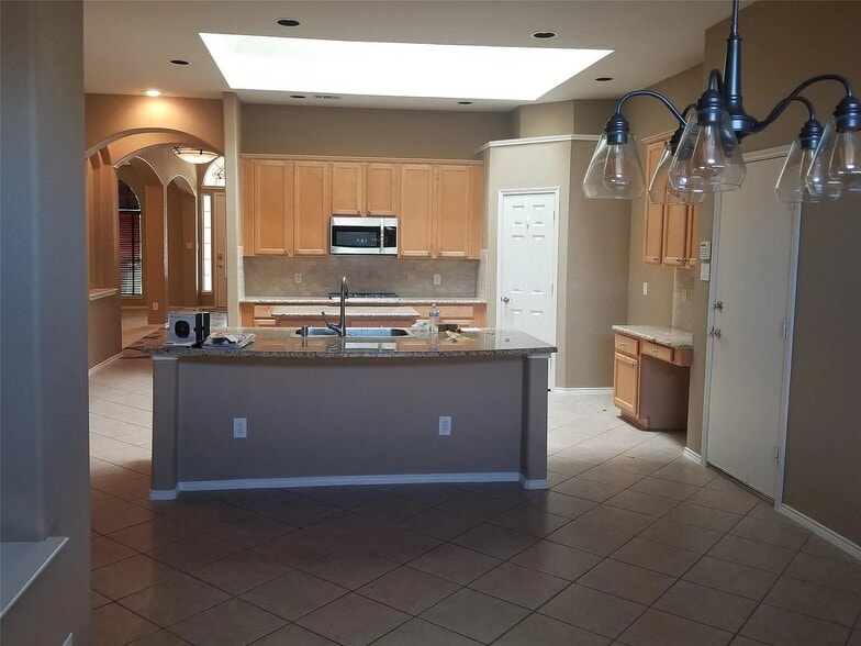 Building Photo - 9208 Sterling Gate Dr