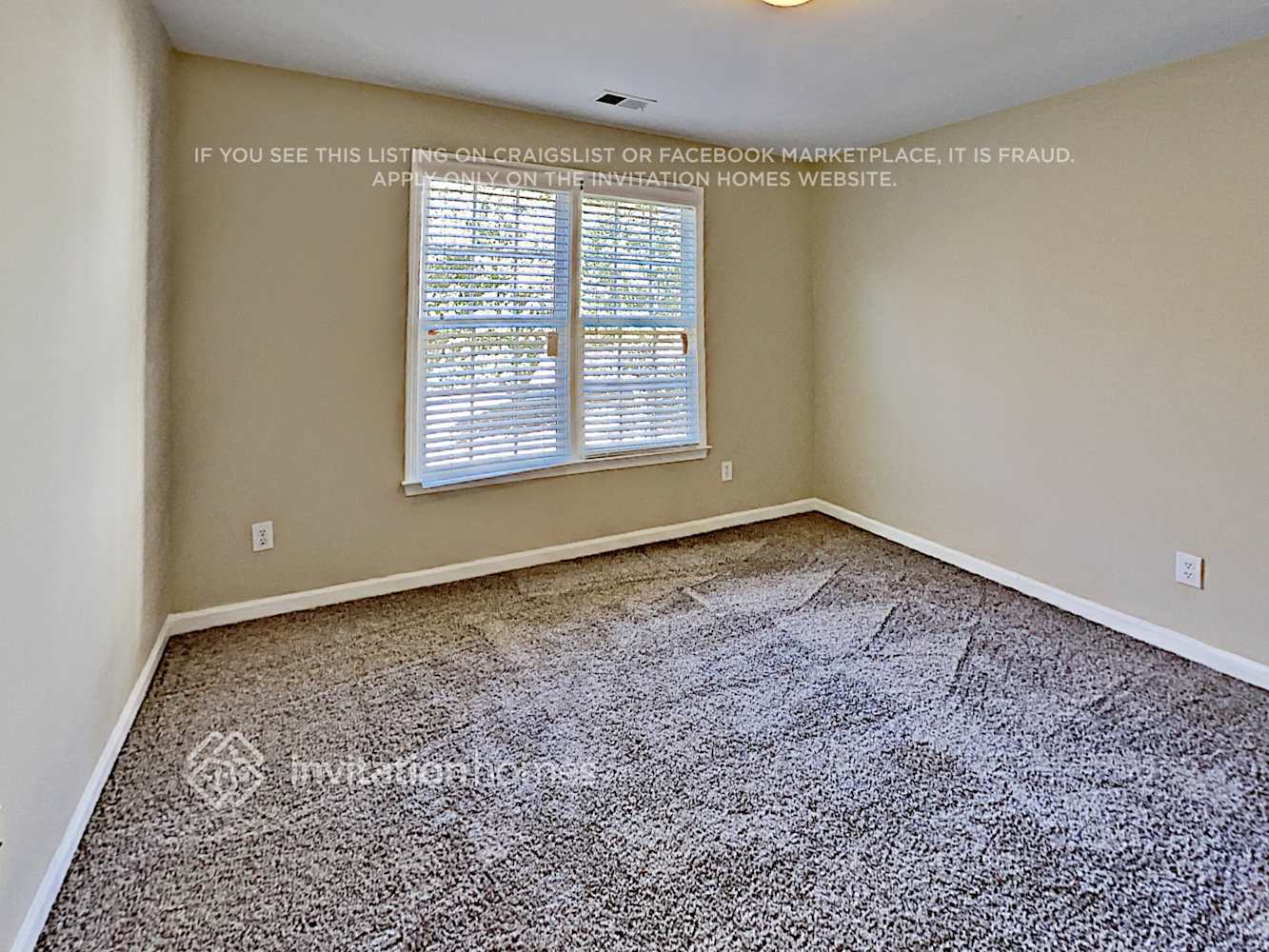 Building Photo - 559 Parliament St