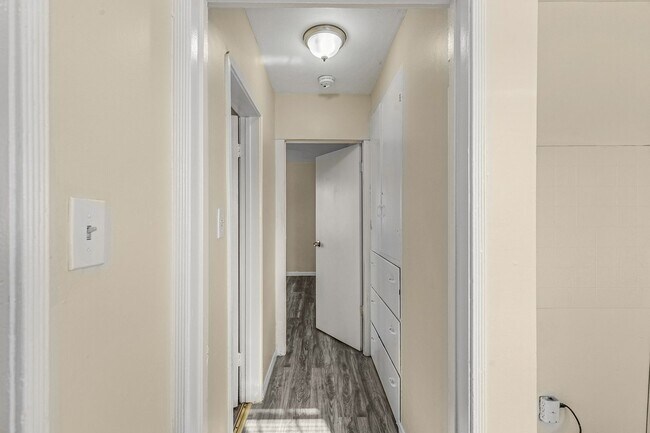 Building Photo - 10627 1/2 S Vermont Ave