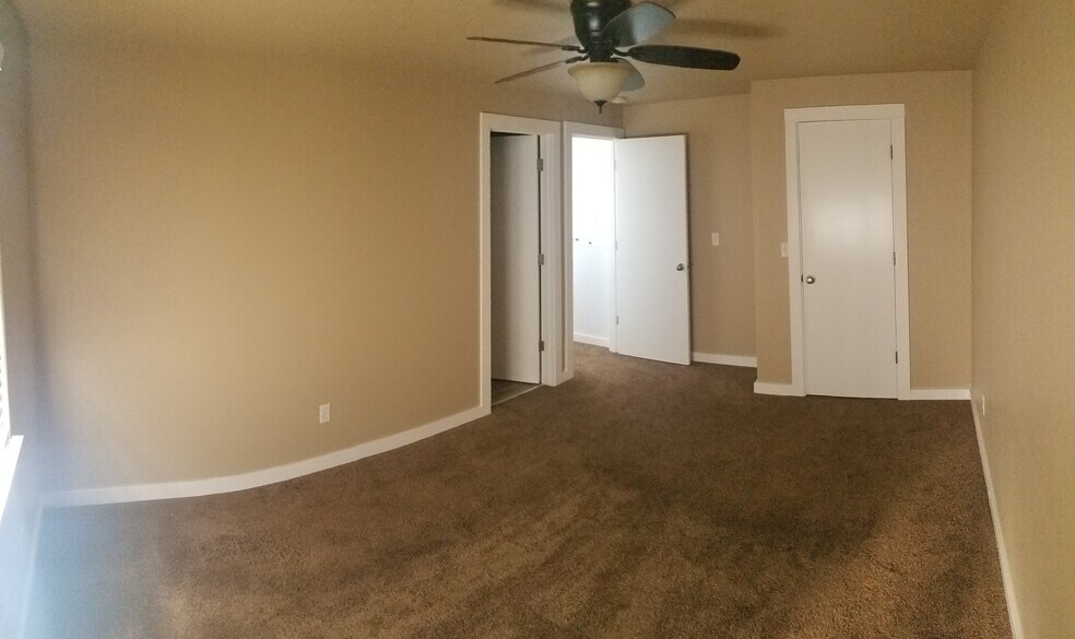 Master bedroom with walk in closet and bathroom. - 15503 NE 83RD ST