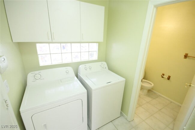 Building Photo - 3440 Middle View Dr