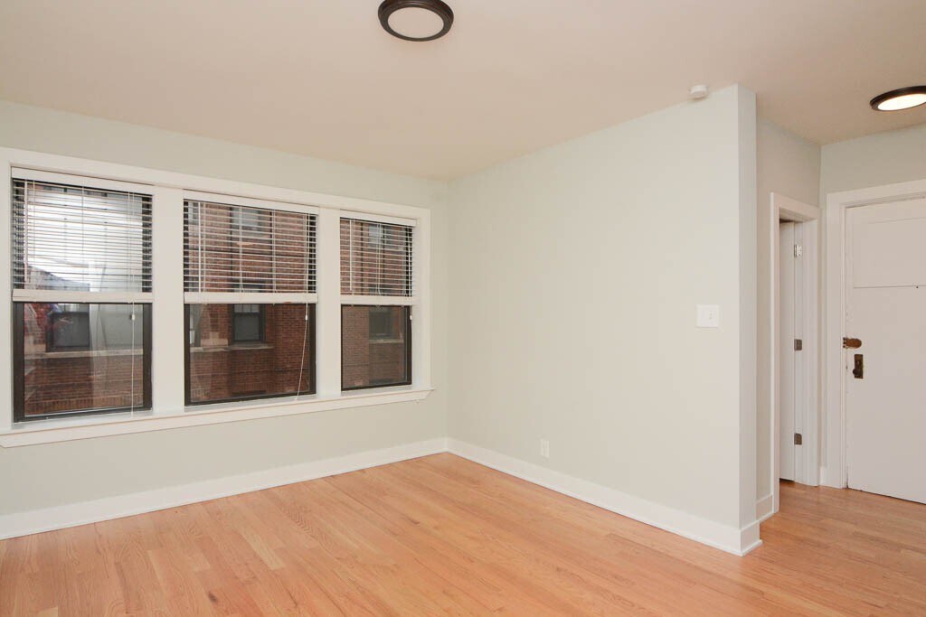 Building Photo - 4337 N Wolcott Ave