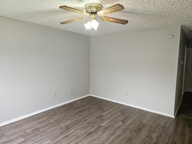 Building Photo - 26 Cherokee Dr
