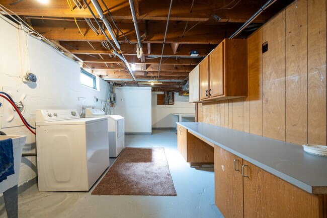 Building Photo - 2116 W 105th St