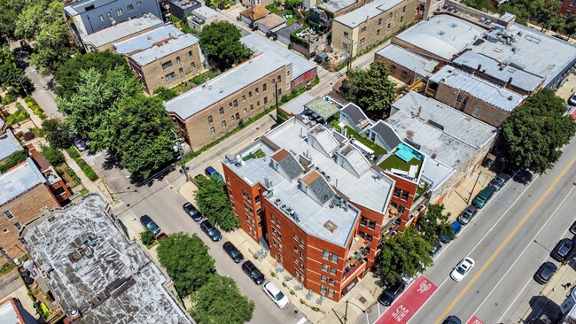 Building Photo - 2522 W Chicago Ave