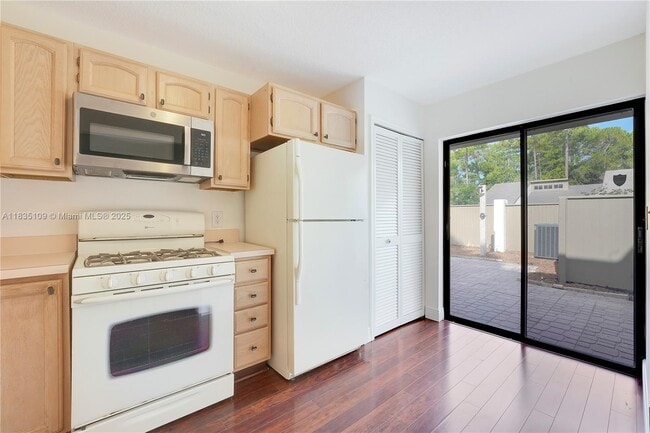Building Photo - 244 Pleasant Wood Dr