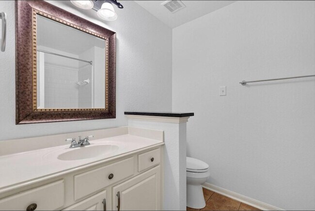 Building Photo - 1402 Club Chase Dr