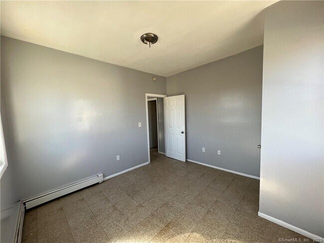 Building Photo - 708 Hallett St