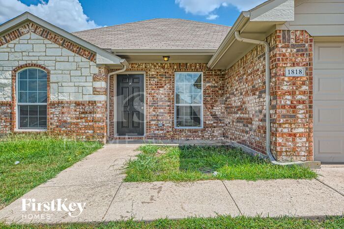 Building Photo - 1818 Willowbrook Dr
