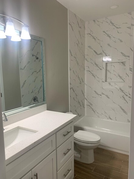 Building Photo - 5202 N Crown Pt