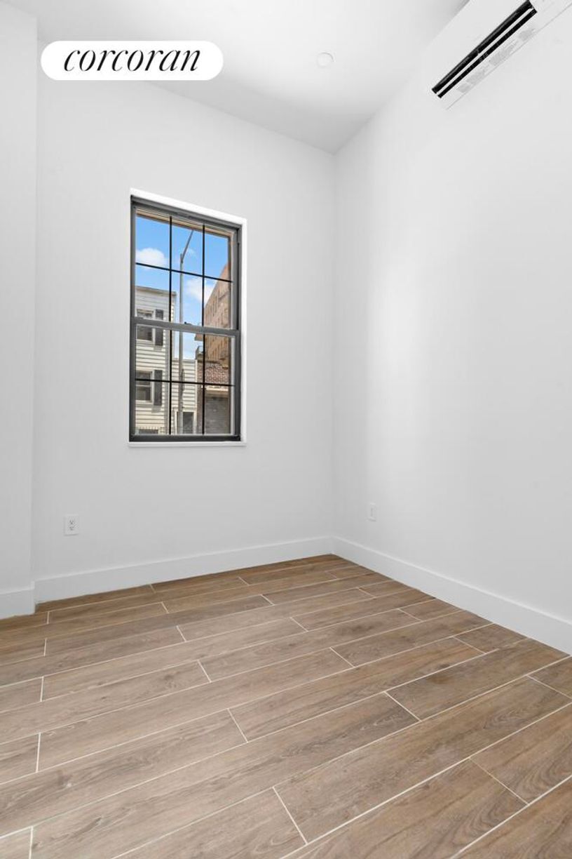 Building Photo - 11 Olive St