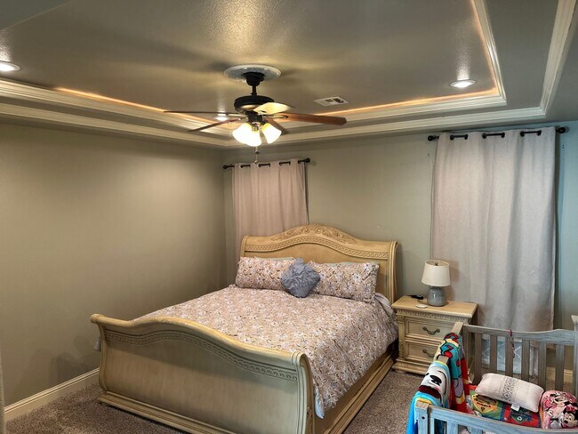 Building Photo - Available March 1st!  Modern 5-Bedroom 4-Bathroom Home in SW Bentonville