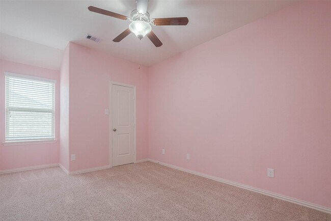 Building Photo - 2261 Oak Cir Dr N