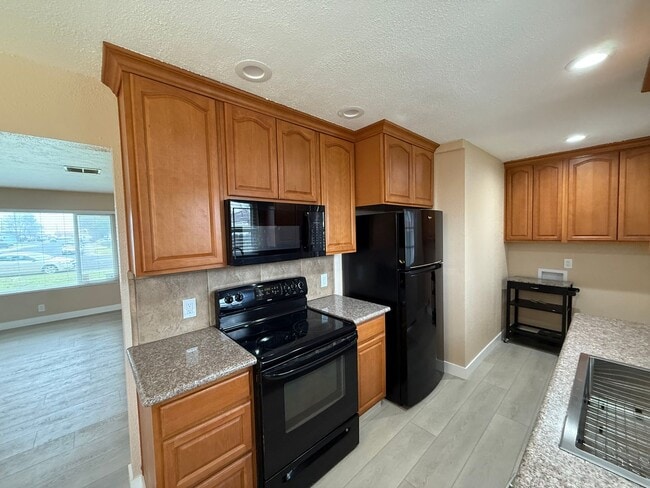 Building Photo - 3 bedroom single story in Manteca!