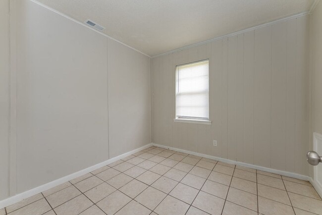Building Photo - Hot Listing in Athens – 4 Beds, Granite Co...