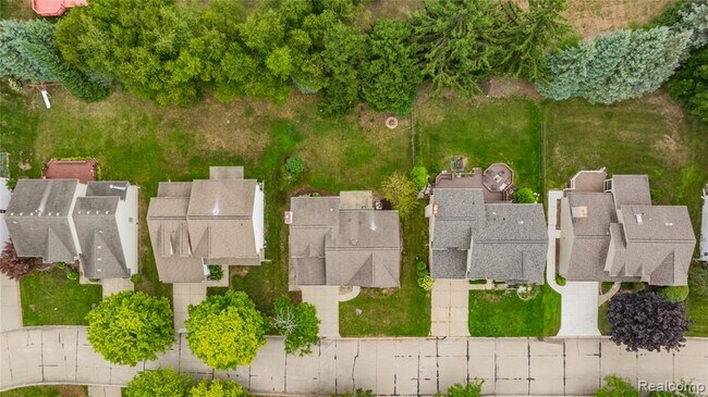 Building Photo - 47258 Scarlet Dr N