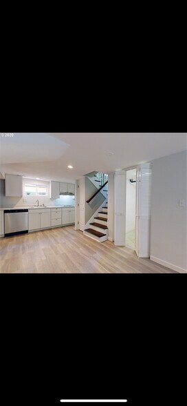 Building Photo - 7924 N Brandon Ave