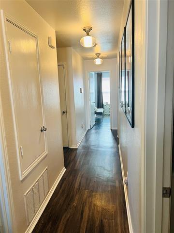 Building Photo - 1308 Divine Dr