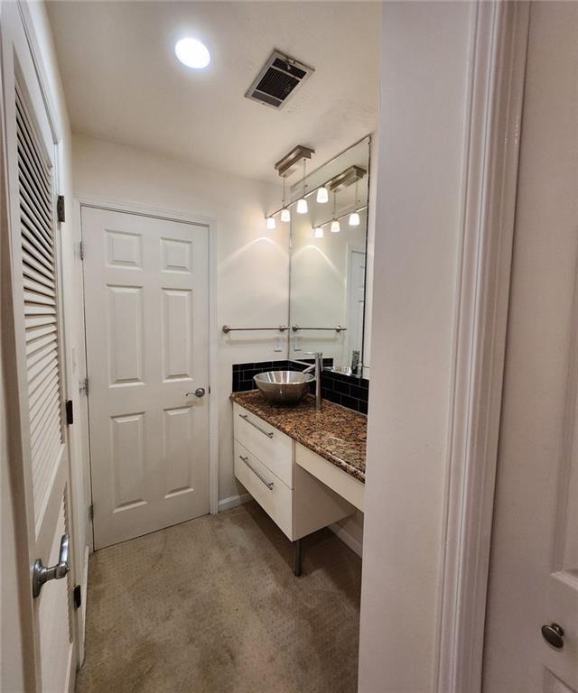 Building Photo - 23311 Plantation Dr NE