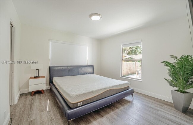 Building Photo - 11080 Peachtree Dr