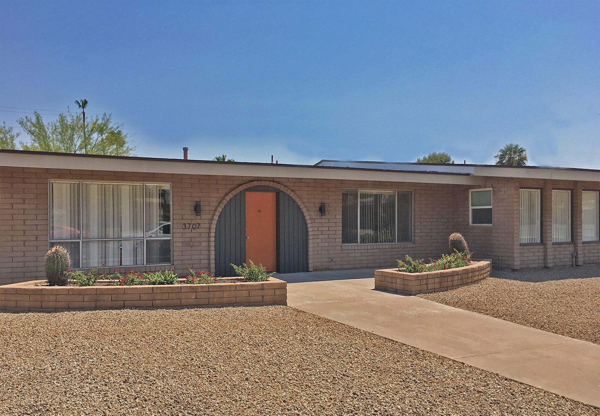 Building Photo - 3707 E Montecito Ave