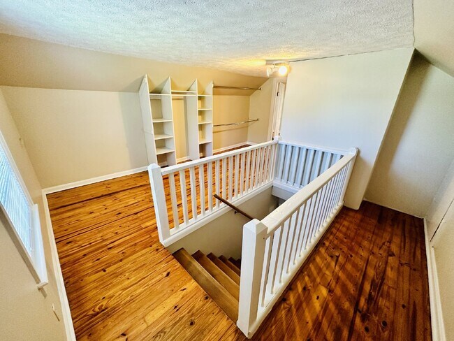 Building Photo - Wonderful 3BR/2.5BA in Hendersonville!