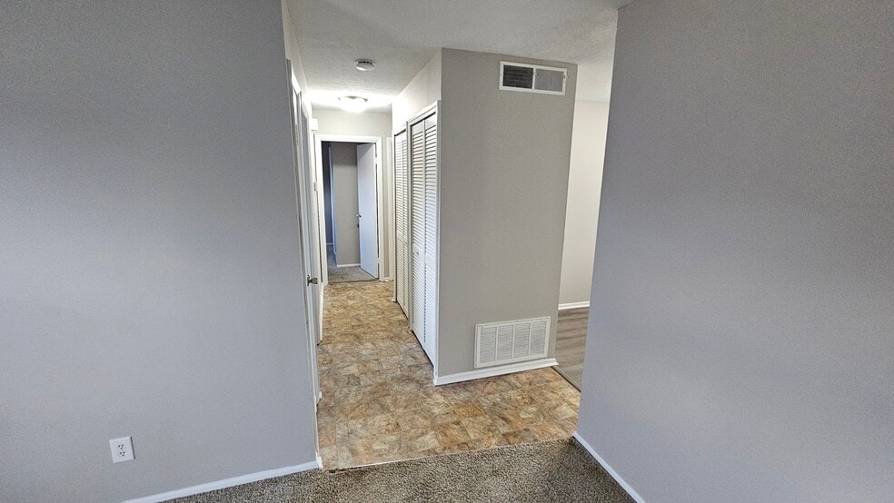 Hallway - 5219 Garden Green Way