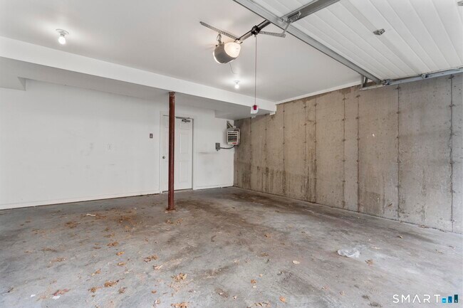 Building Photo - 15 W Main St