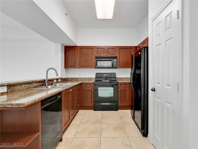 Building Photo - 20241 Estero Gardens Cir