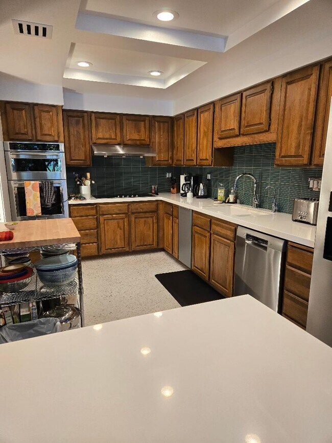 Building Photo - 910 Island Dr