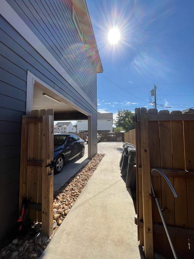 Building Photo - 308 Poplar St