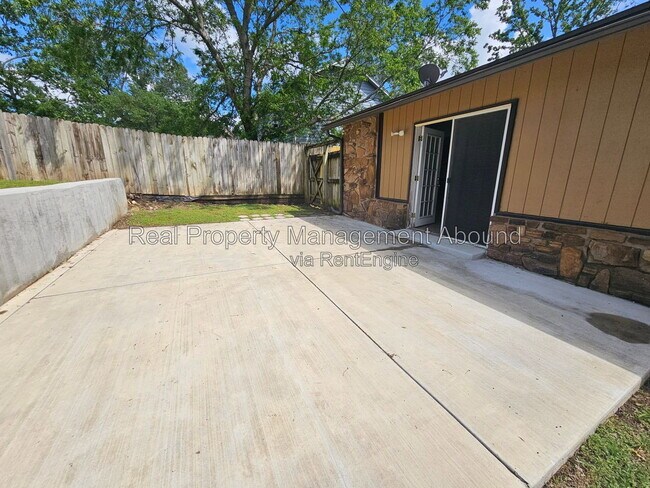 Building Photo - 18341 Woodcrest Ln