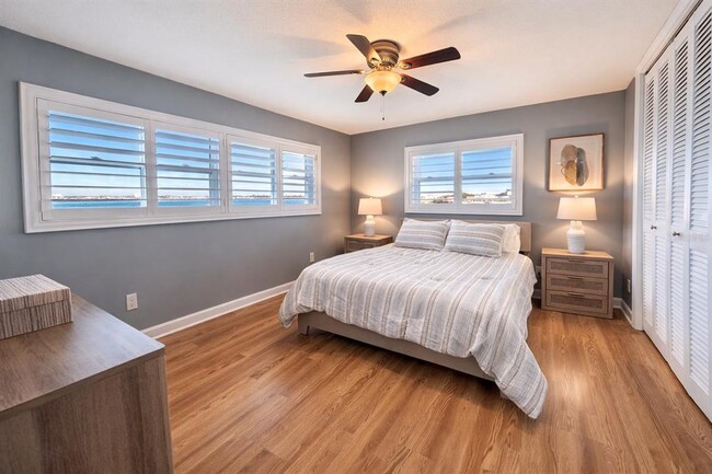 Building Photo - 615 Harbor Is