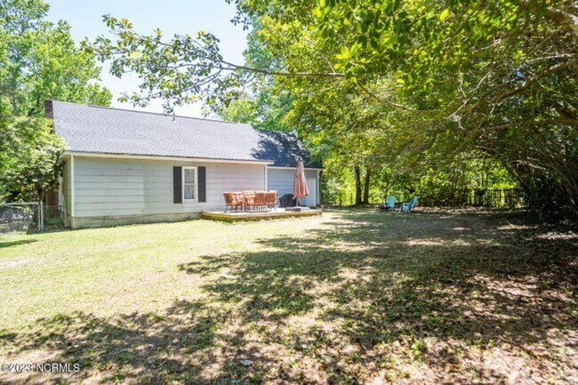 Building Photo - Fully Furnished Single Family Home - Long ...