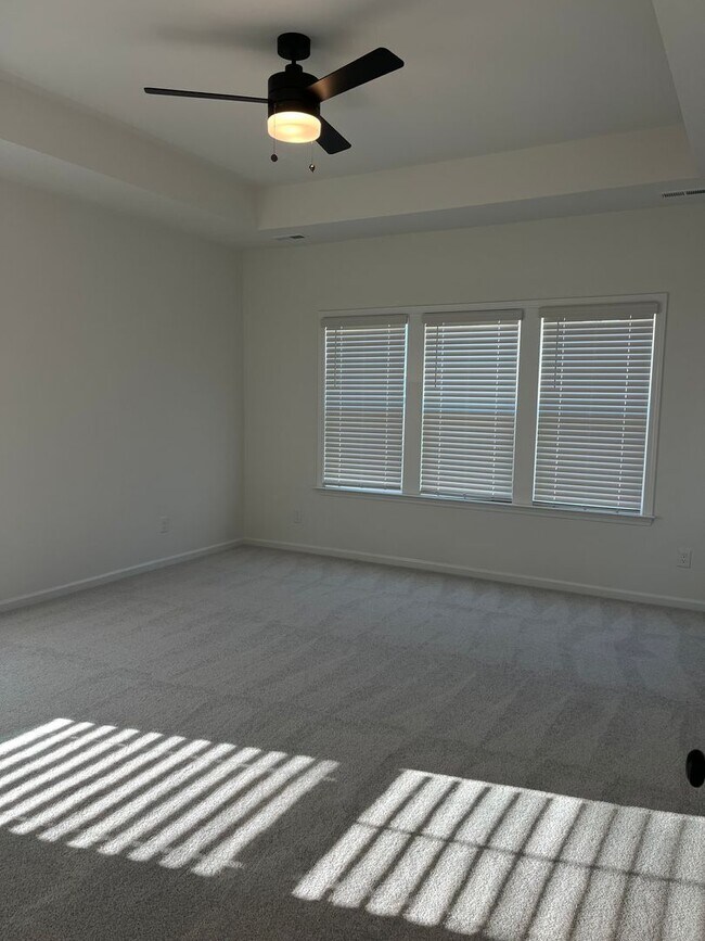 Building Photo - Beautiful New Home