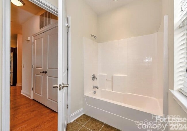 Building Photo - 1308 Kenilworth Ave