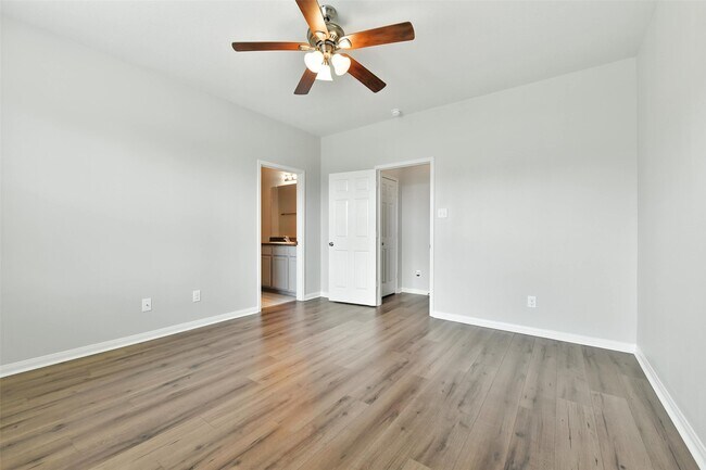 Building Photo - 737 Grassy Knoll Ln