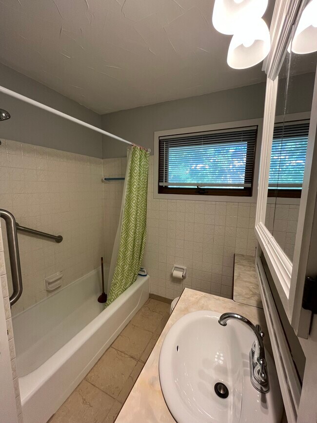 Building Photo - 10441 York Ave S