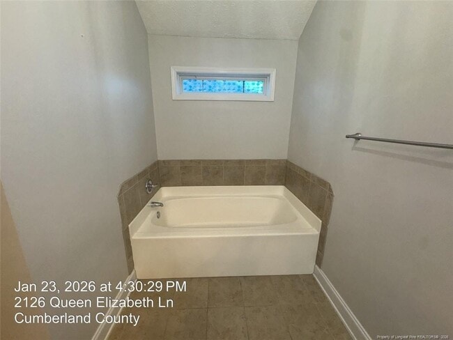 Building Photo - 2126 Queen Elizabeth Ln