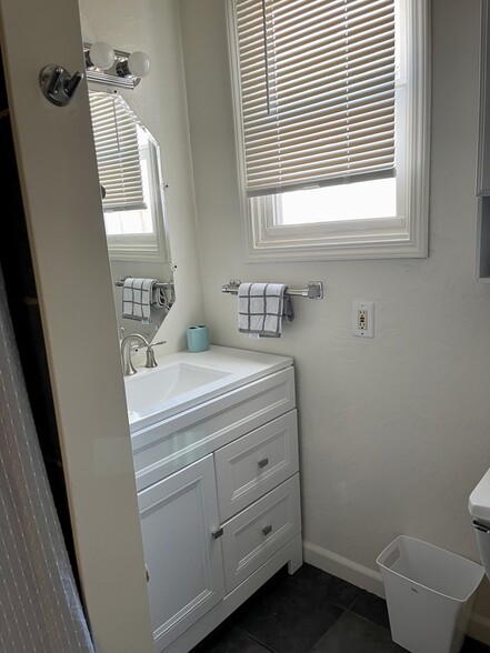 bathroom - 1231 E 19th St