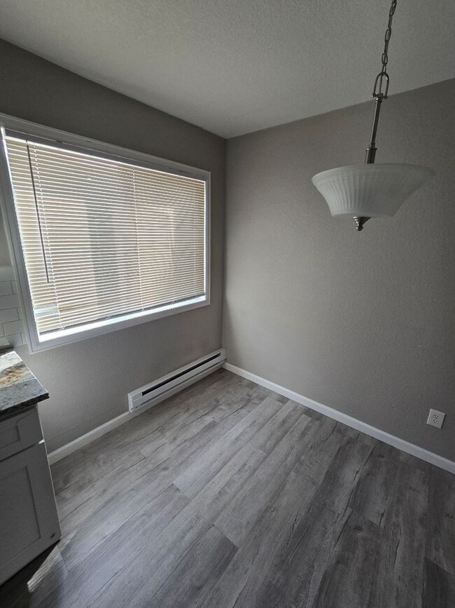 Building Photo - For Rent – Beautifully Remodeled 2-Bedroom...