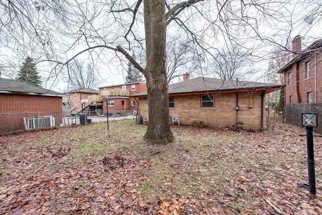Building Photo - 1023 Hickory St