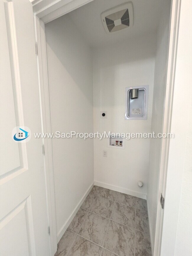Building Photo - Brand NEW 3 Bed 2.5 Bath Single Family Hom...